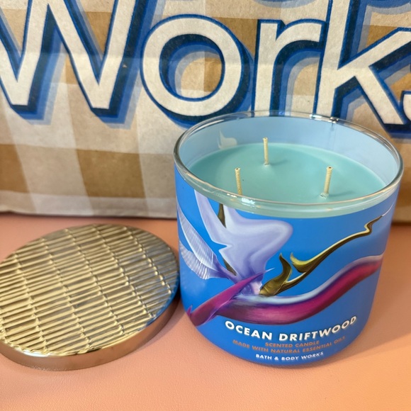 NEW!! BBW CANDLE OCEAN DRIFTWOOD - Picture 2 of 3